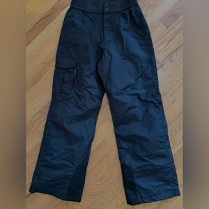 Columbia black womens ski or snowboard pants. Light lining. Zip and snap front.